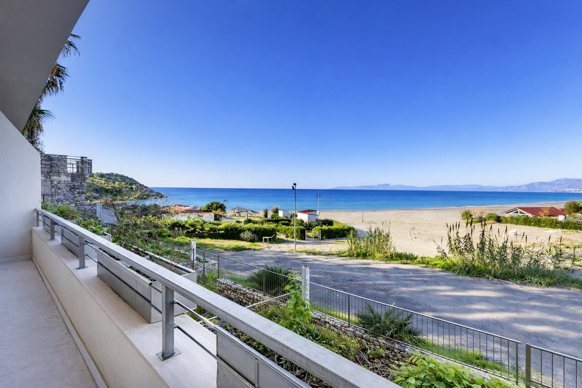 Appartamento finemente rifinit, widok z tarasu