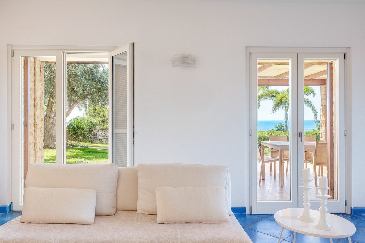 Villa unifamiliare via Tredoliche, Salon